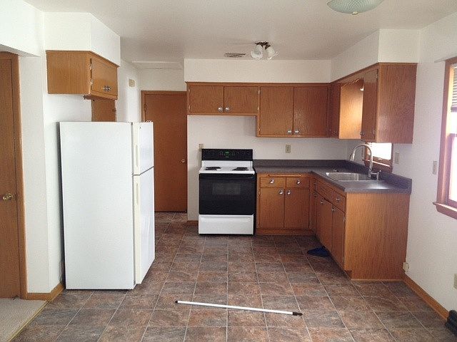 2nd image of 2023 S 77th St