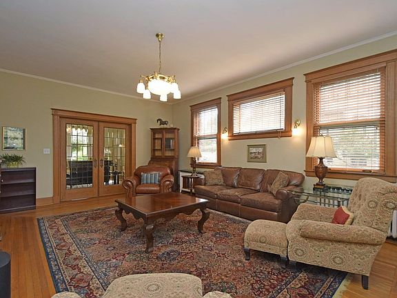 5th image of 3975 Beechwood Ave