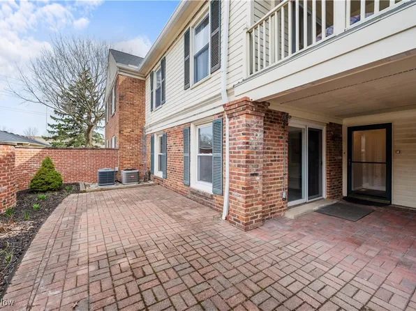 2101 Glouchester Dr, Lyndhurst, OH 44124