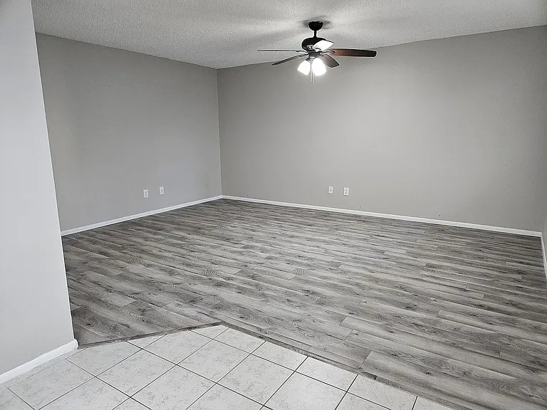 3300 Fox Chase Cir N #215 — Photo 5
