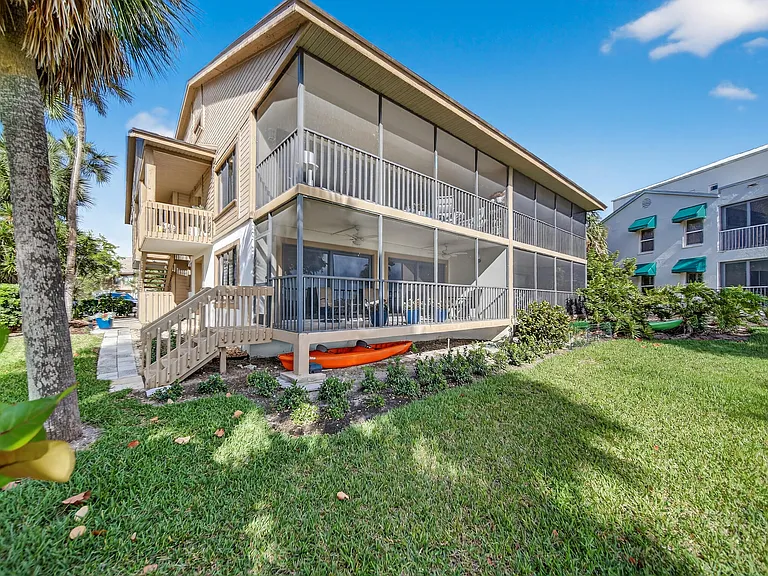 218 NE Edgewater Dr — Photo 18