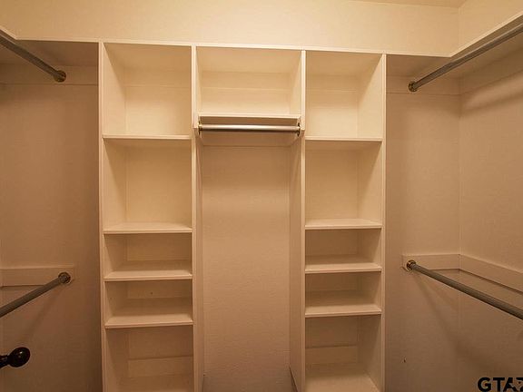 5th image of 325 Princess Pl