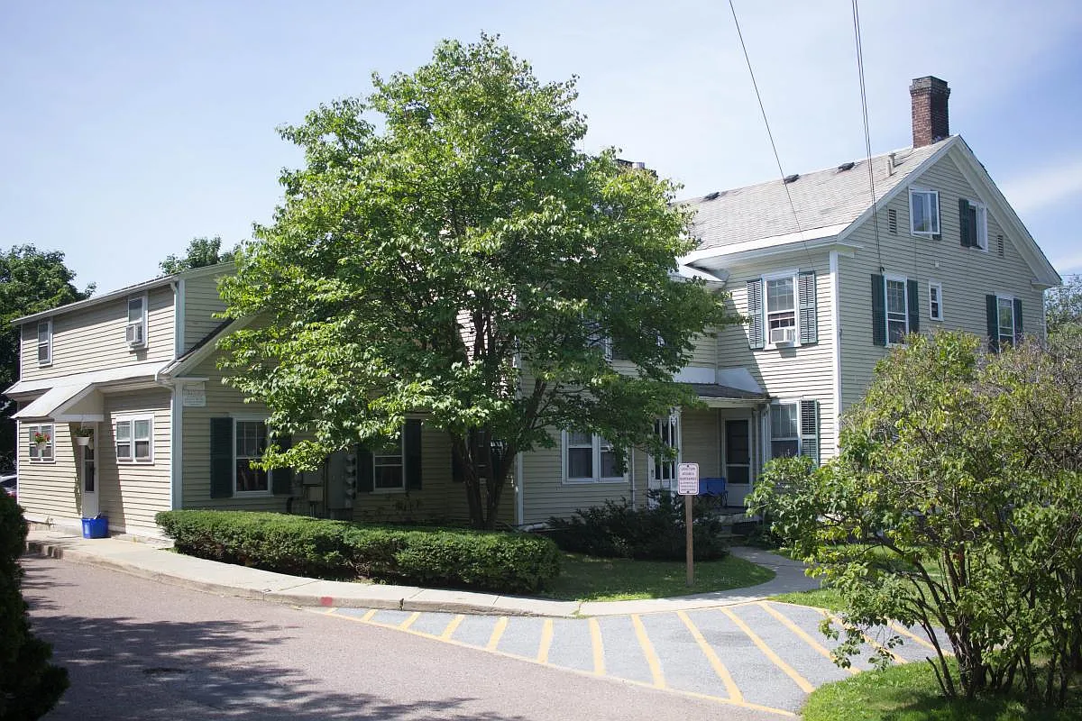 2 bed, $2,400 — Photo 4