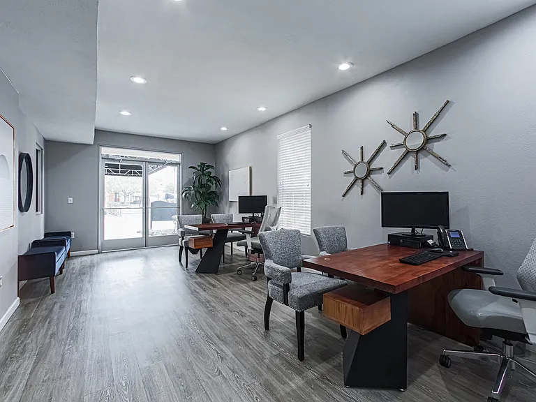 The Village at Bellaire Apartments — Photo 40