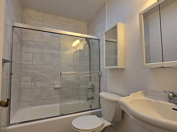 5th image of 7542 Rosedale Ct
