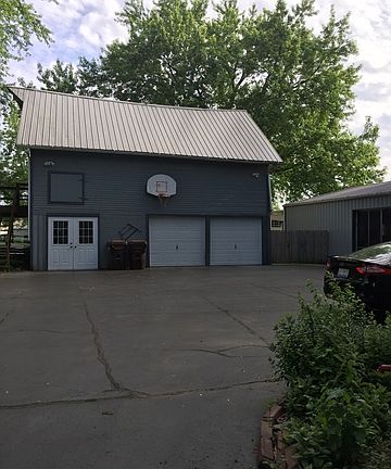 3rd image of 205 W Park St
