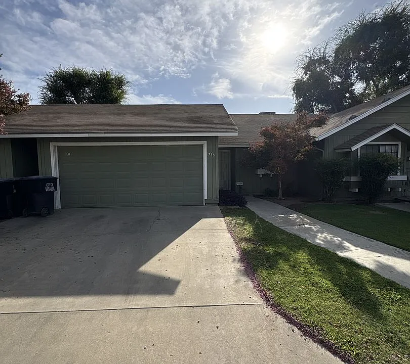 700 738 South Linwood 4431 #4445