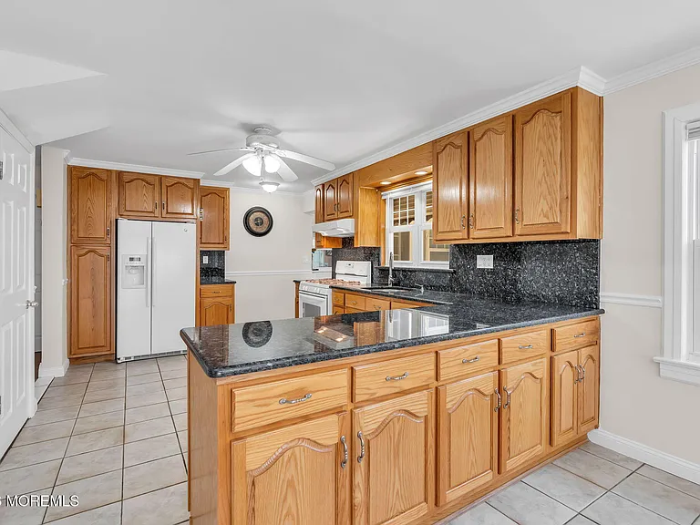 37 Highland Ave — Photo 18