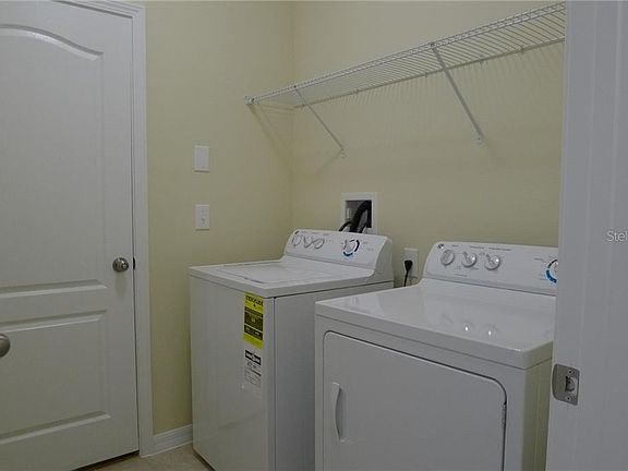 4th image of 926 Meadow Glade Dr