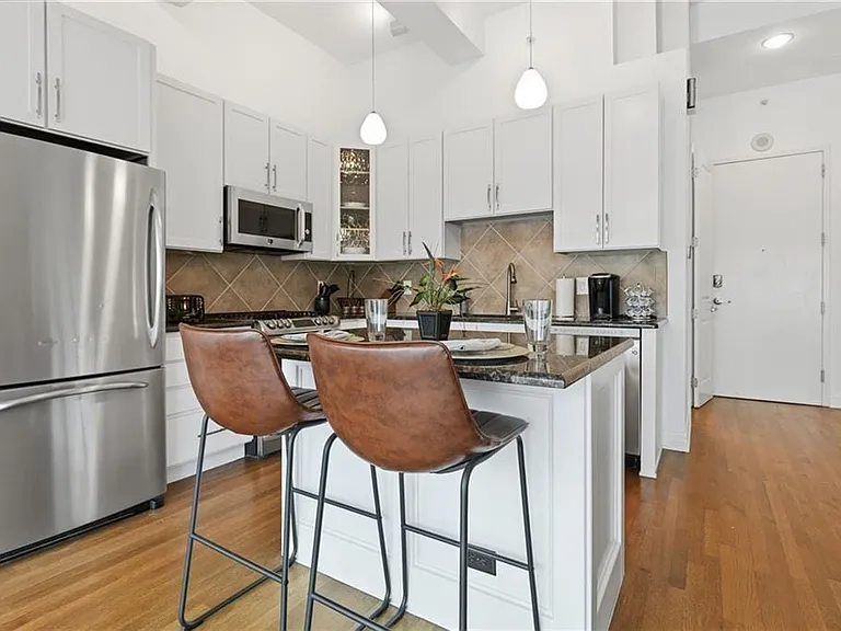 1101 Walnut St — Photo 8