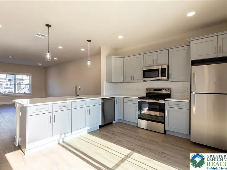 1411 Greenview Dr #12 — Photo 9