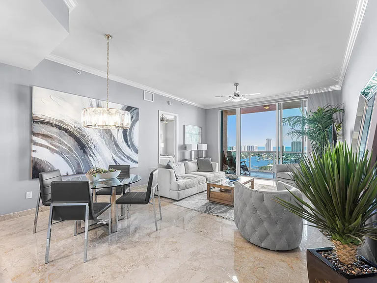 2640 Lake Shore Dr #2215 — Photo 7