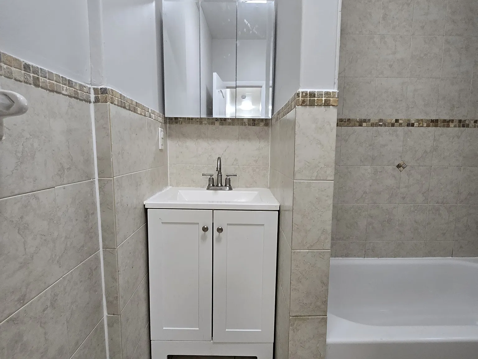 2 bed, $2,400 — Photo 3