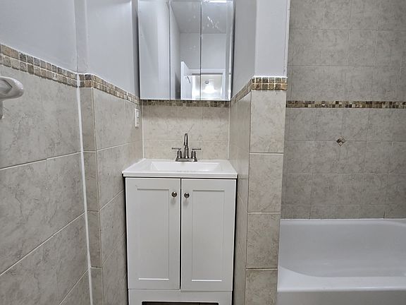 3rd image of 6611 Broadway #1DD
