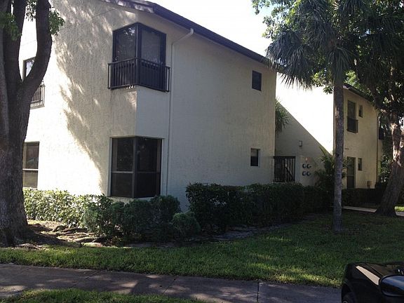 3rd image of 3289 Cocoplum Cir