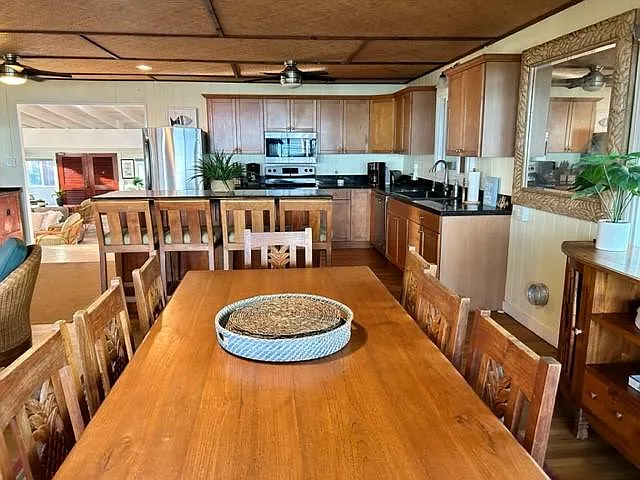 Dining and Bar Seating