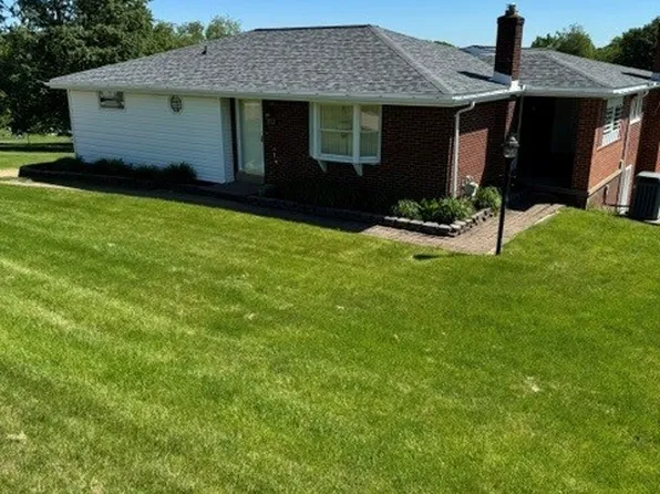 352 Crescent Dr, Washington, PA 15301