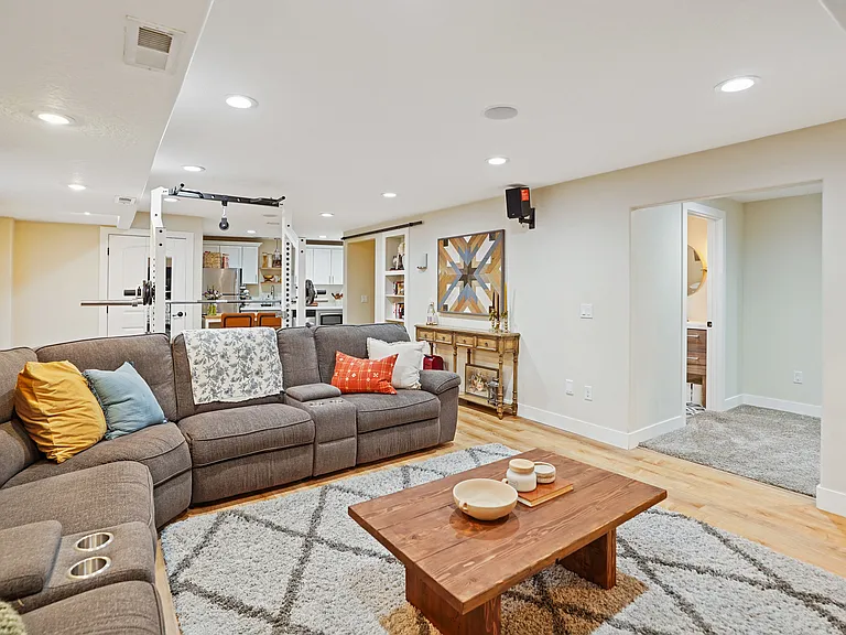 247 S 650 West Cir — Photo 3