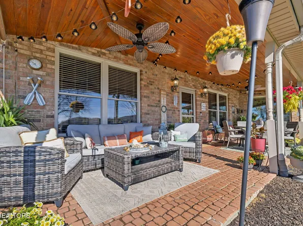 3812 Lake Pointe Dr, Kingston, TN 37763