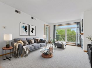 2496 County Road C2 W APT 303, Roseville, MN 55113