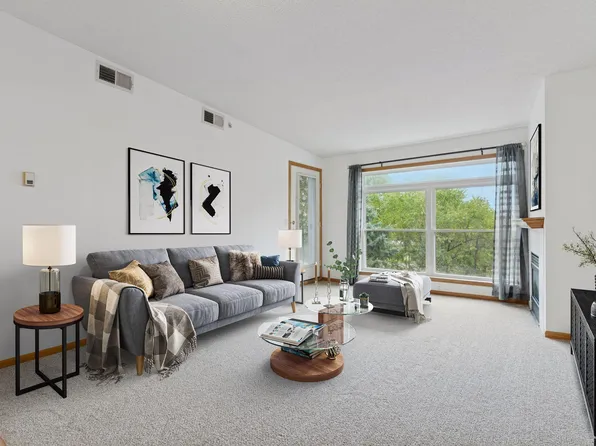 2496 County Road C2 W APT 303, Roseville, MN 55113