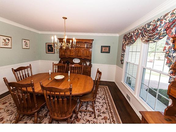 4th image of 4 Lucerne Dr