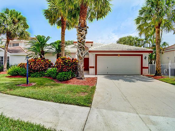 3rd image of 2825 N Clearbrook Cir