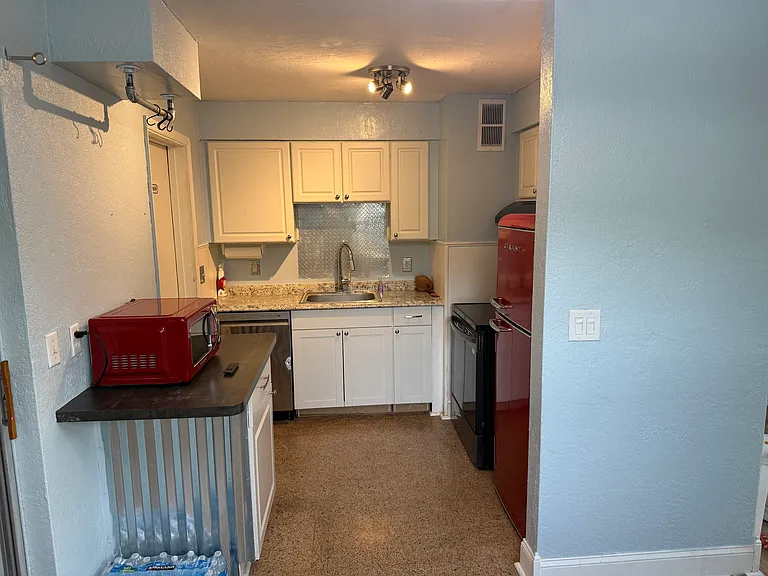 214 Graham St — Photo 20