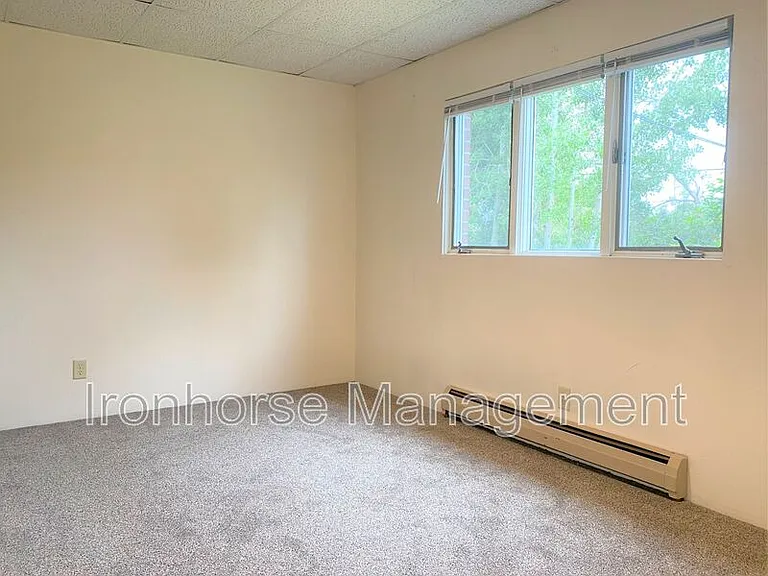 801 W Villard St #31 — Photo 6