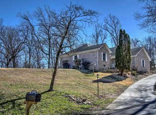 61 Lake Dr, Trenton, GA 30752