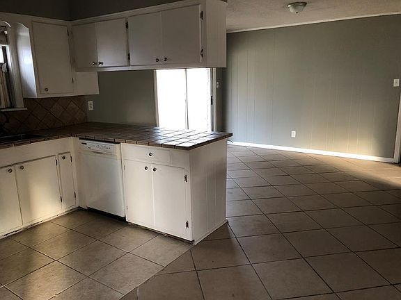 3rd image of 1261 Garden Dr