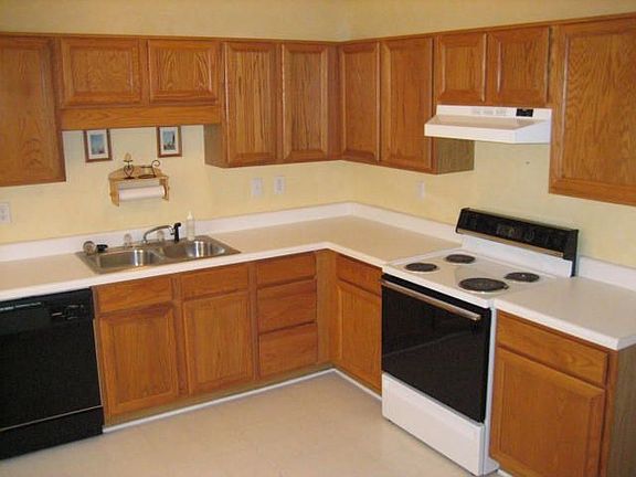 kitchen w/ new appliances