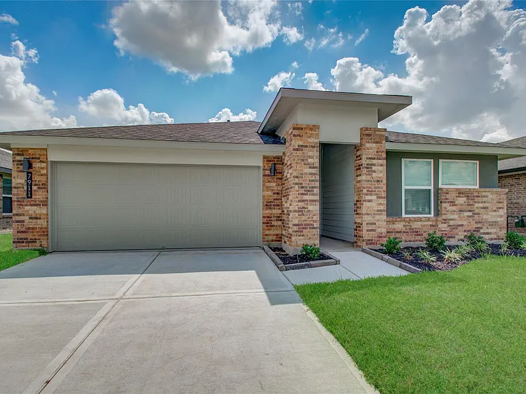 7911 Murciana Dr — Photo 4