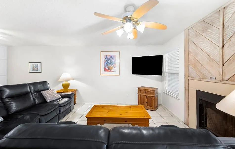 2 bed, 975 sqft, $1,450 — Photo 4