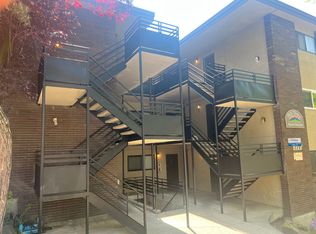 Hill Town Apartments: Spacious Two Bedroom in Desirable Location, Seattle, WA 98144