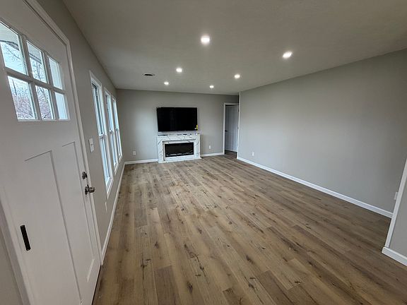 3rd image of 5185 W 220th St
