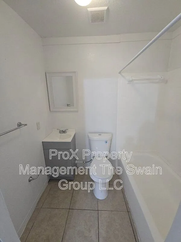 Studio, 1.0 bath, 270 sqft, $995 — Photo 4