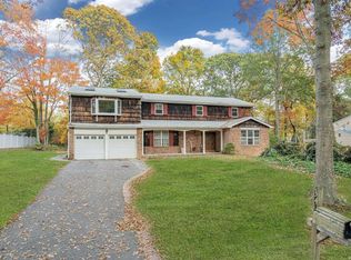 34 Colby Dr, Dix Hills, NY