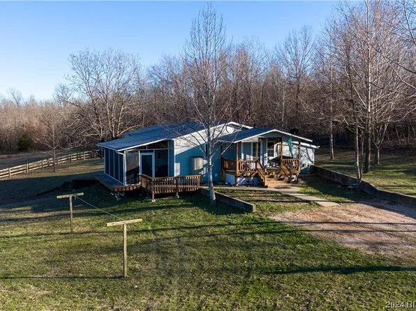 1744 High Point Rd, Camdenton, MO 65020