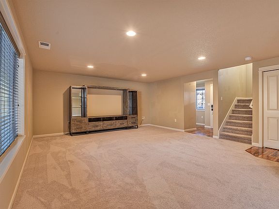 Spacious living room
