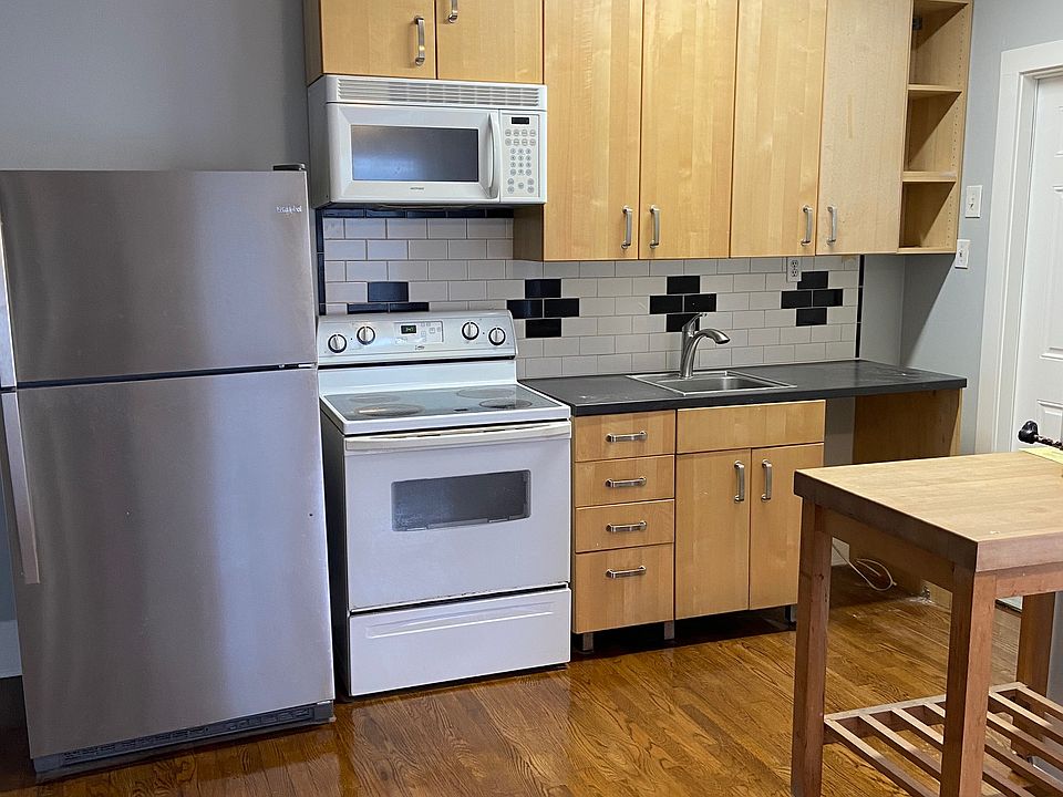 Neat and Tidy Kitchen -Dishwasher, Disposal, Microwave Oven