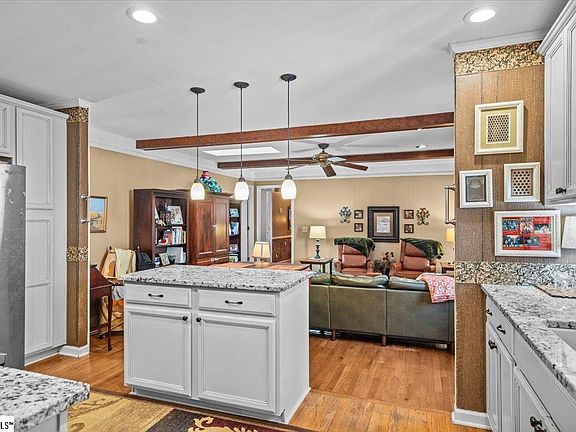 5th image of 217 Parliament Rd