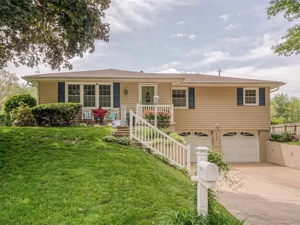 3020 Jennifer Ln, Country Club, MO 64506