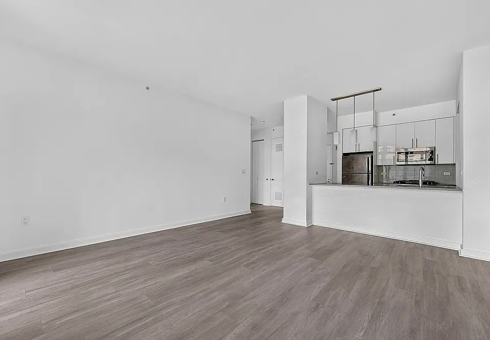81 Fleet Pl #12L