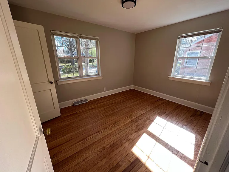 2613 Acadia St — Photo 10