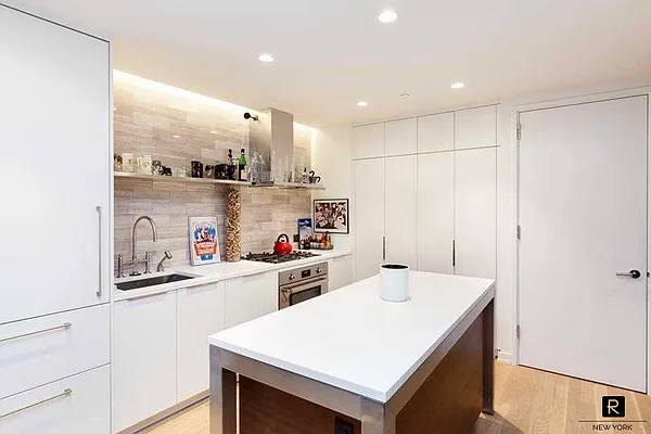 Rented by R New York | media 27