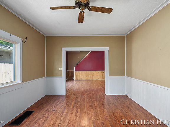 5th image of 48 Benjamin Ave NE