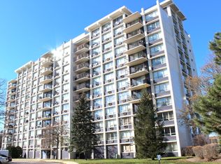 8815 W Golf Rd APT 1A, Niles, IL 60714