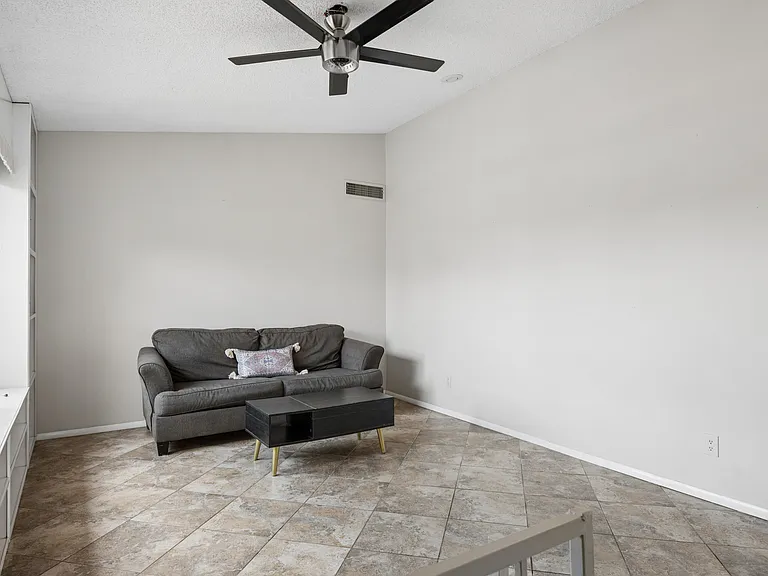 2319 E Loma Vista Dr — Photo 6