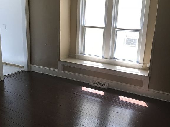 5th image of 10520 Englewood Ave